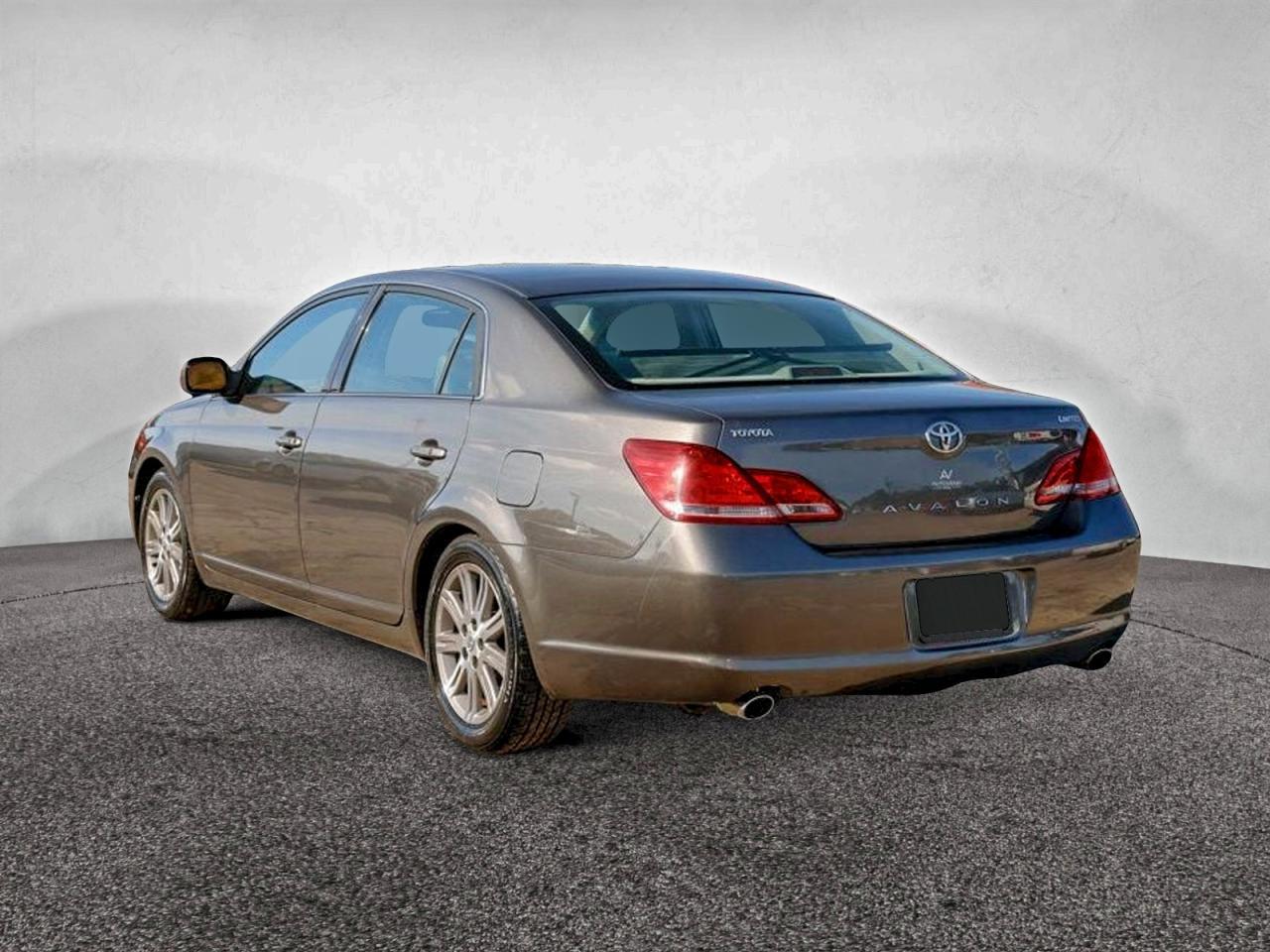 2005 TOYOTA Avalon