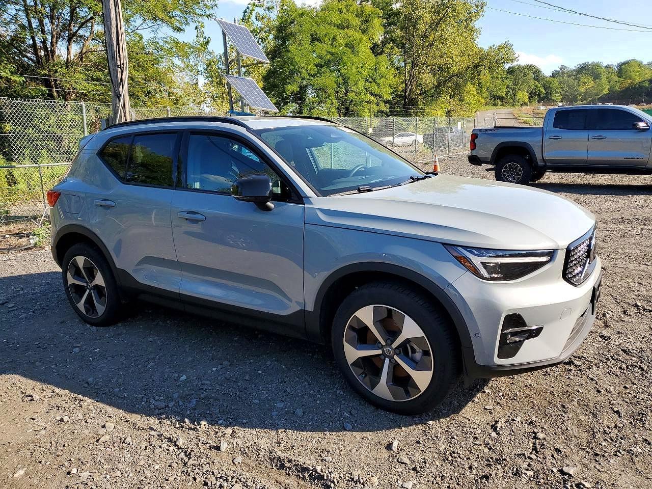 2024 VOLVO XC40