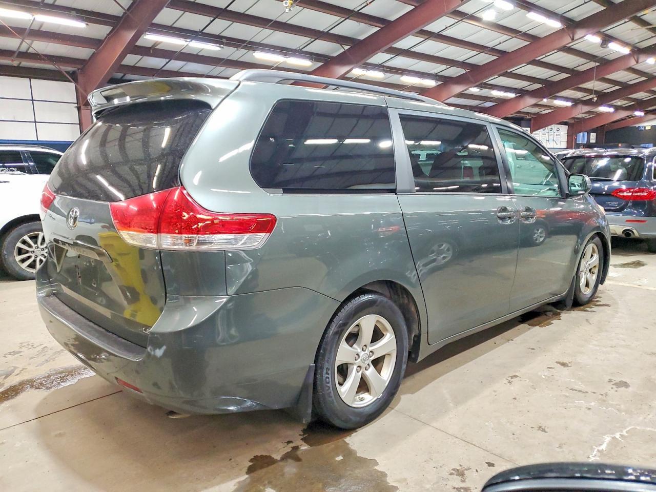 2014 TOYOTA SIENNA