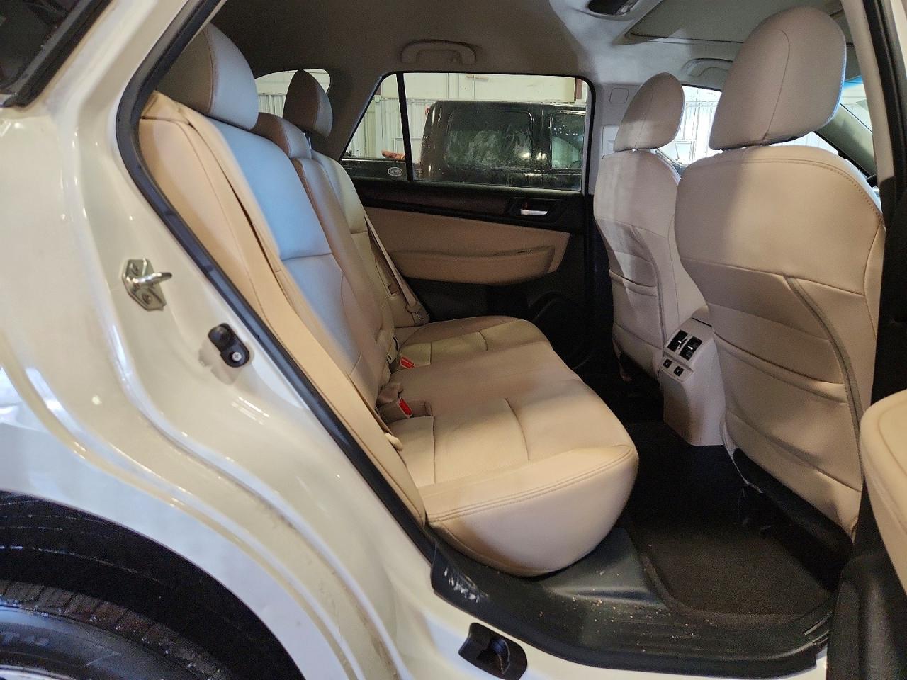 2016 SUBARU Outback