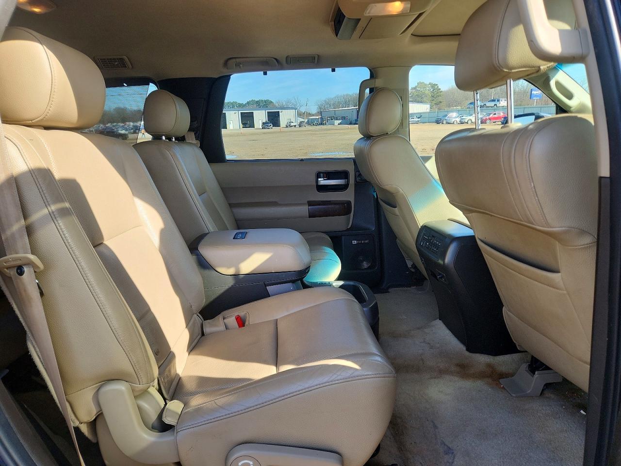 2010 TOYOTA Sequoia