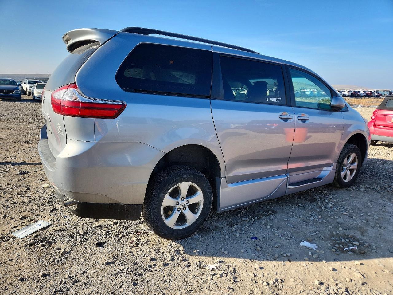 2015 TOYOTA SIENNA