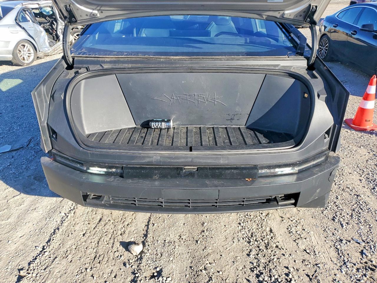 2024 TESLA Cybertruck