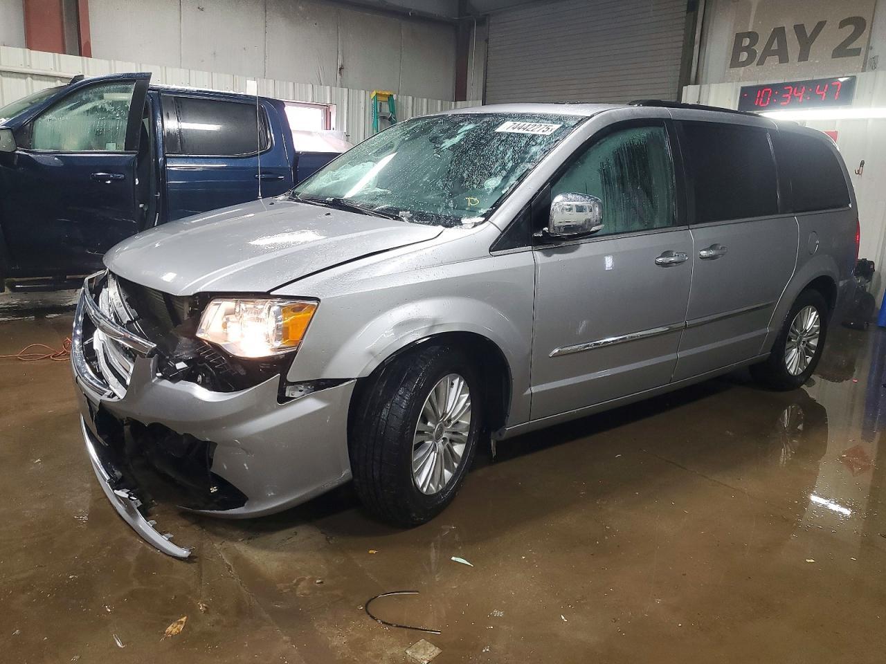 2016 CHRYSLER Town & Country