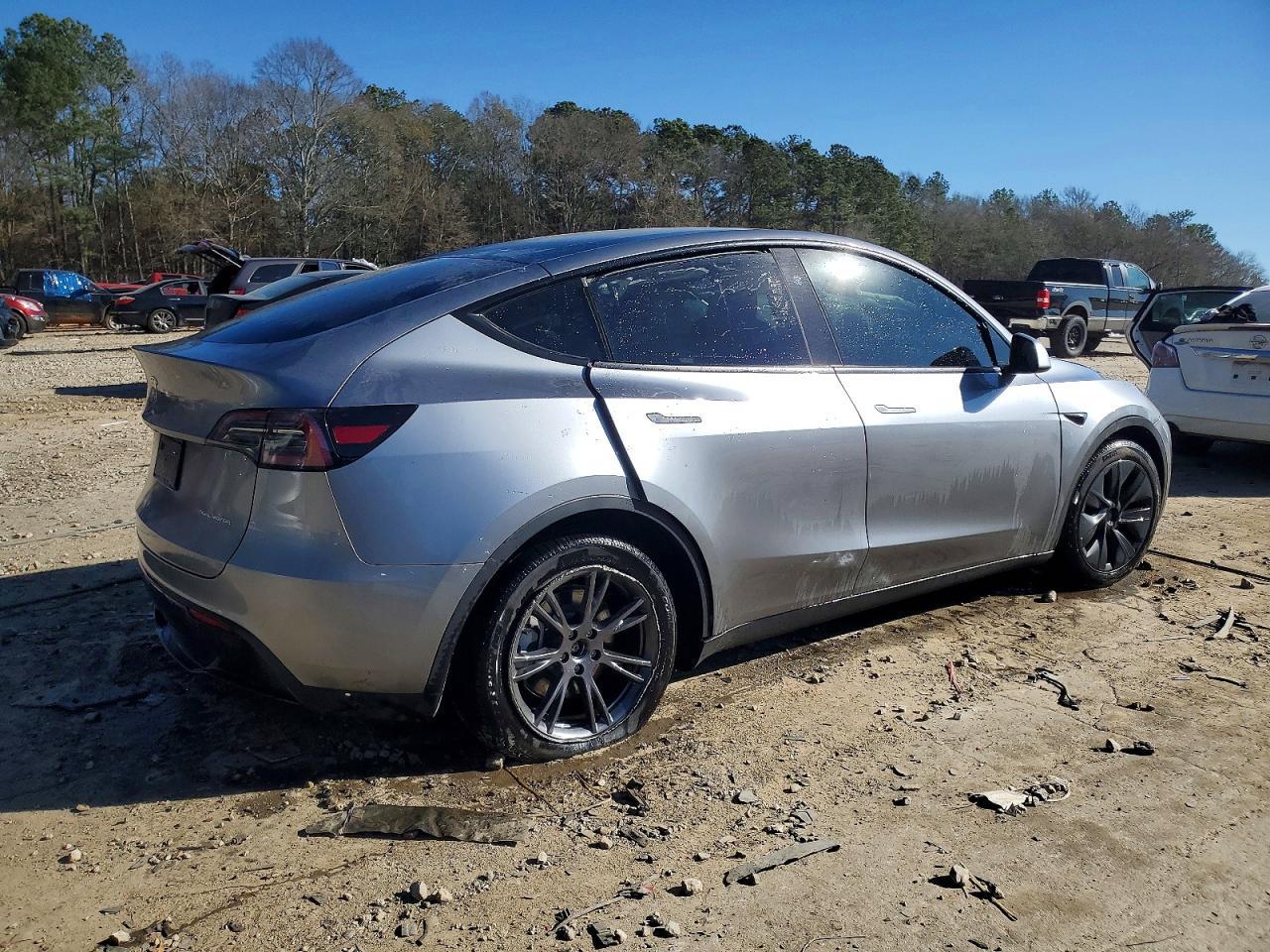 2024 TESLA MODEL Y