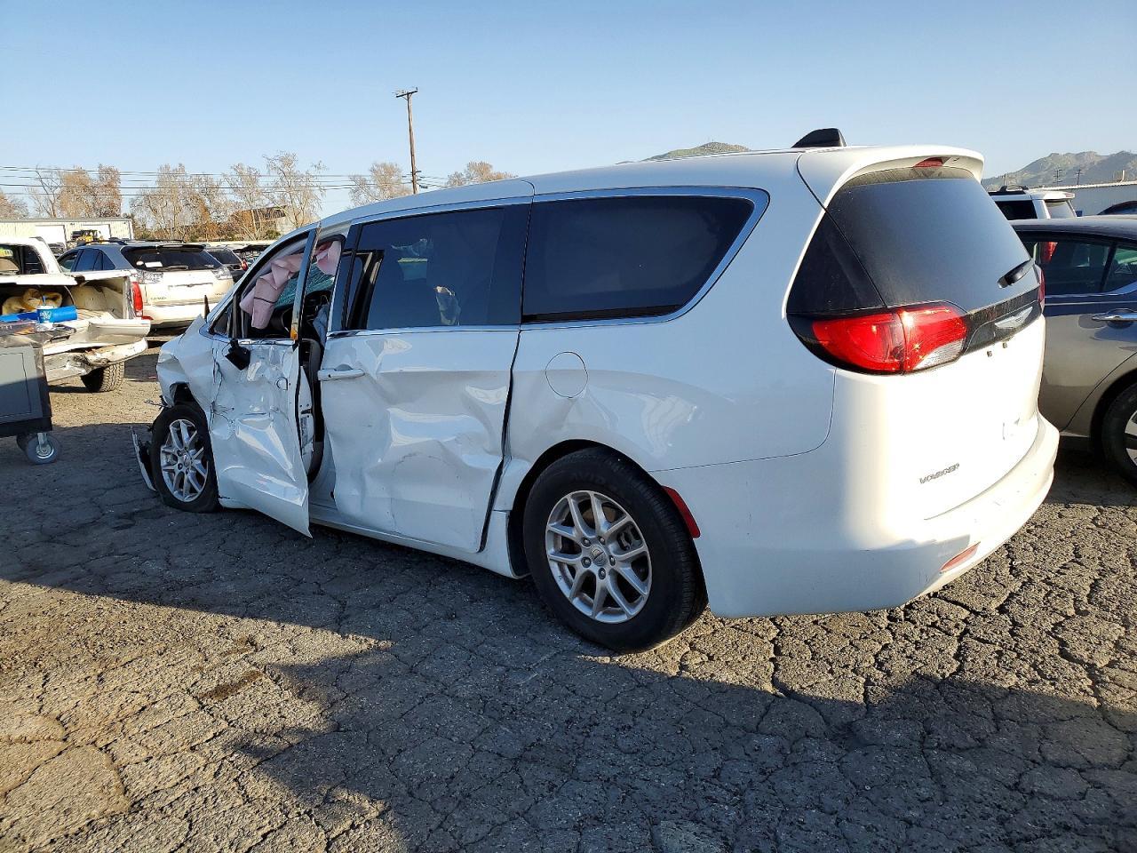 2024 CHRYSLER Voyager