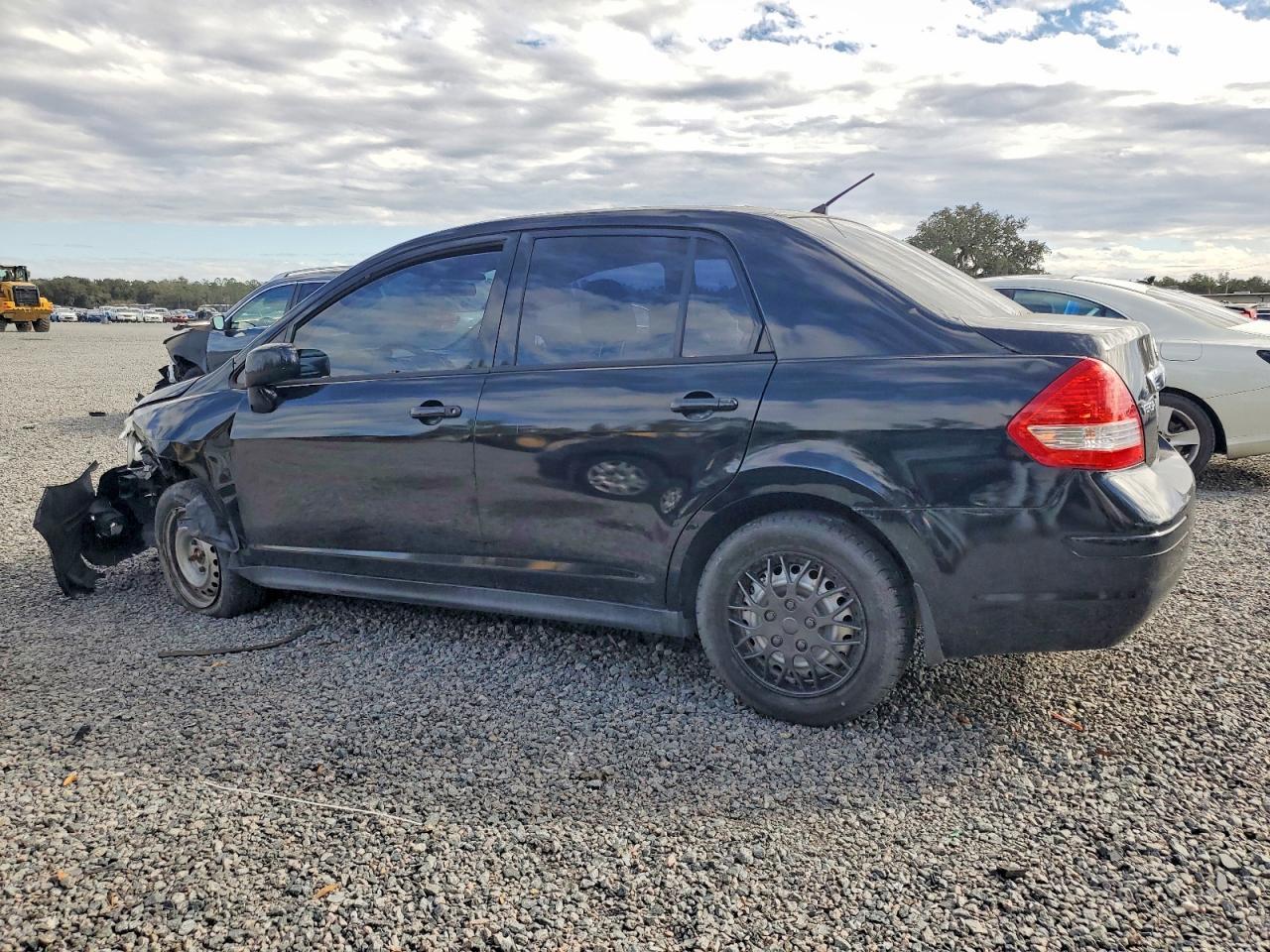 2011 NISSAN VERSA