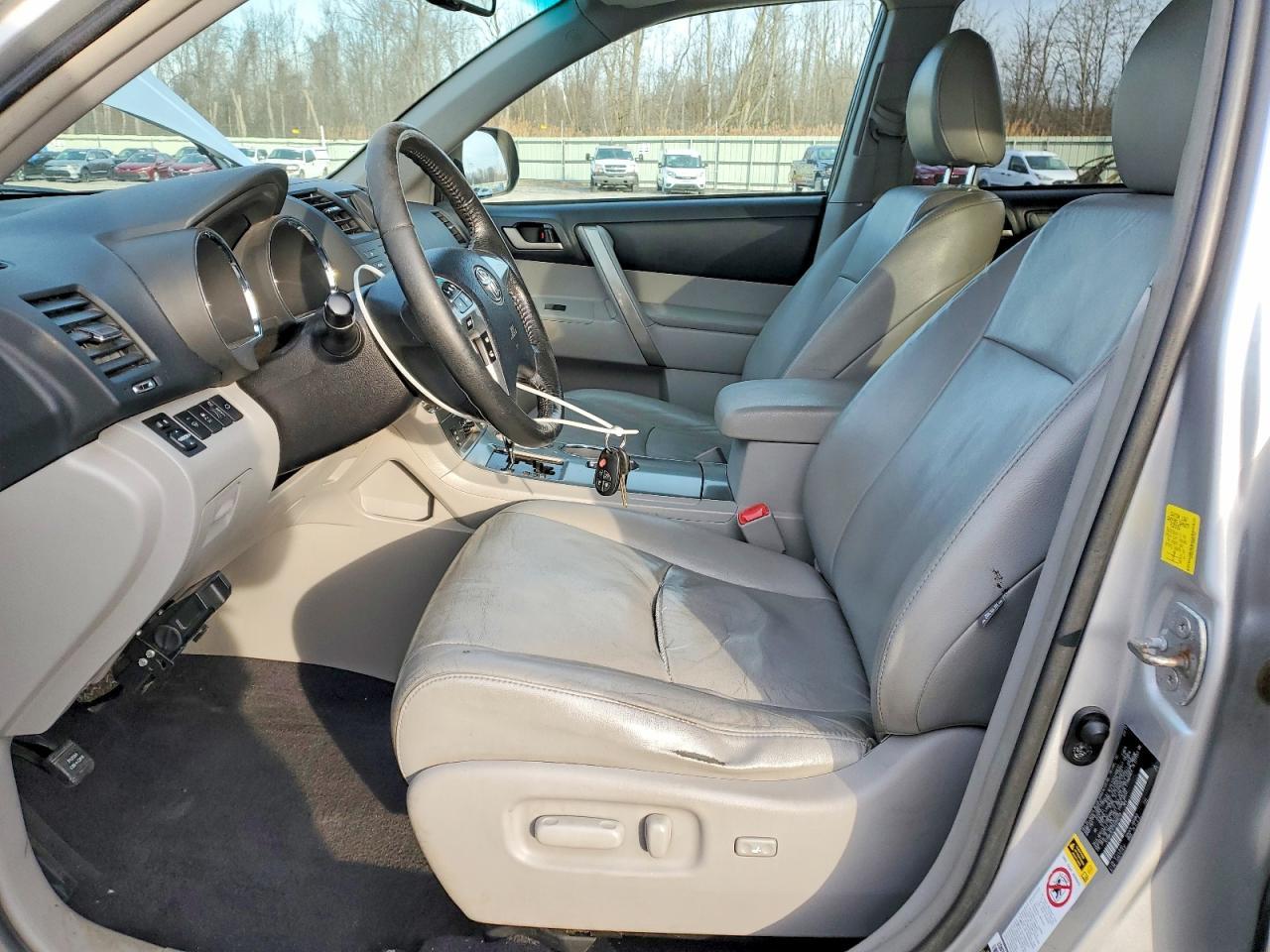 2011 TOYOTA HIGHLANDER