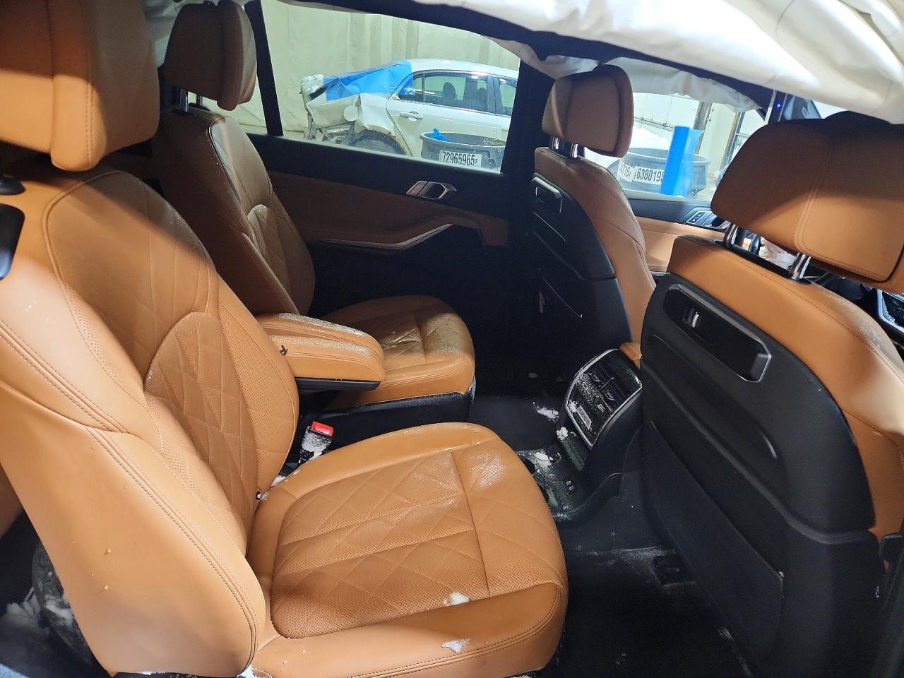 2023 BMW X7