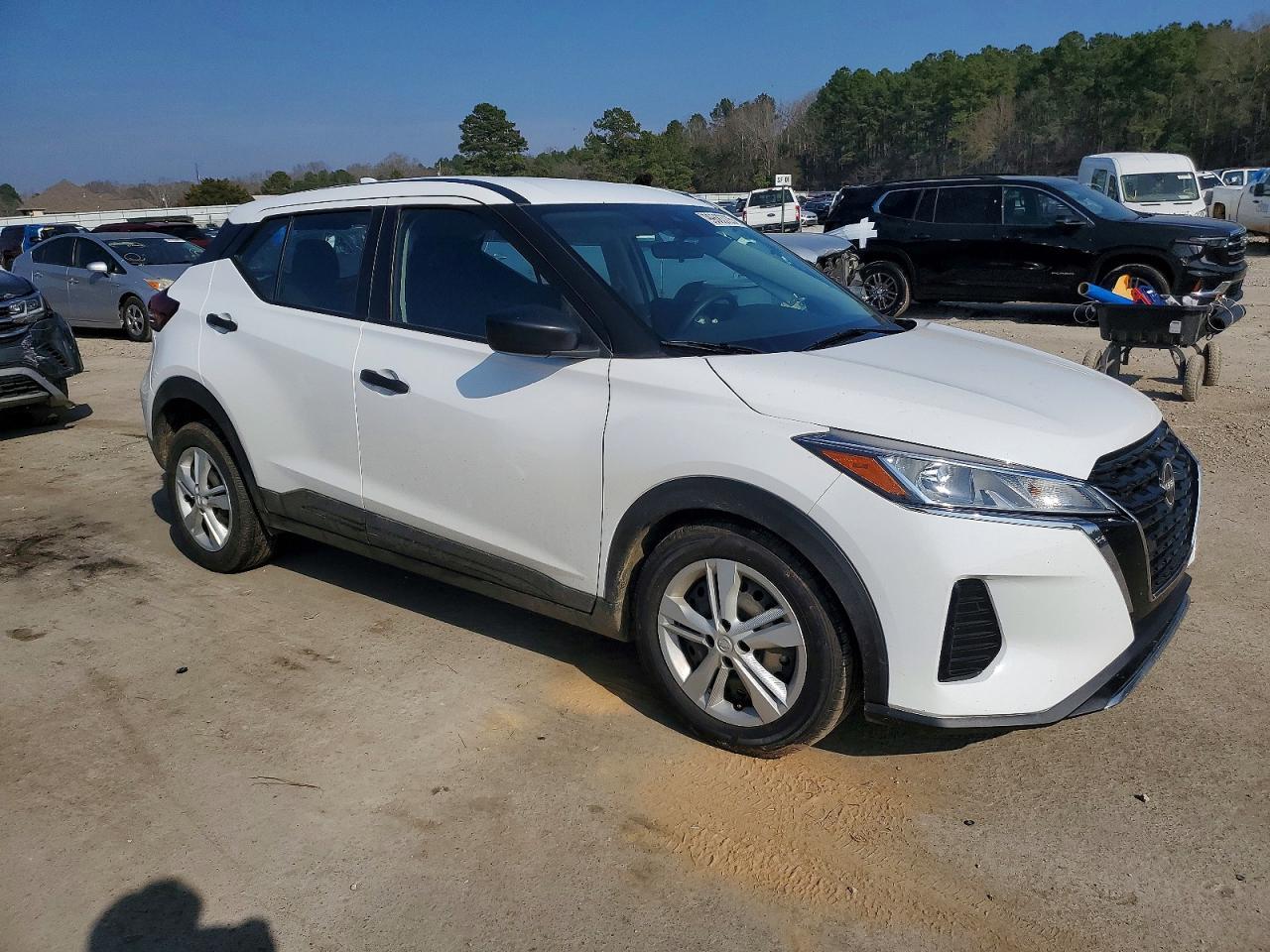 2023 NISSAN KICKS