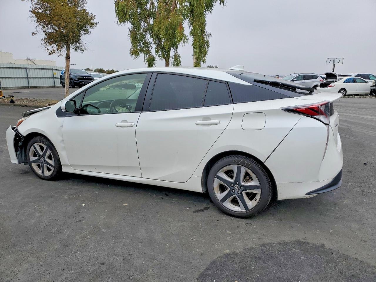 2016 TOYOTA PRIUS