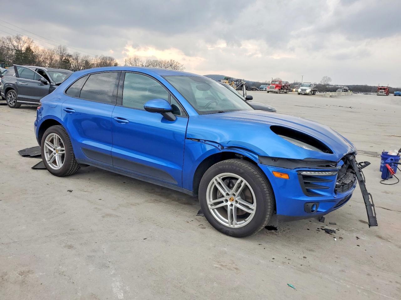 2017 PORSCHE Macan