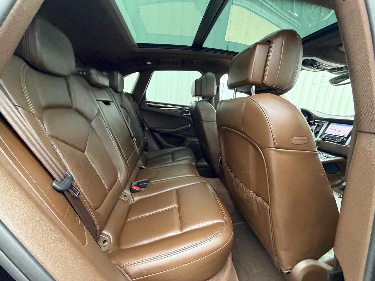 2017 PORSCHE Macan