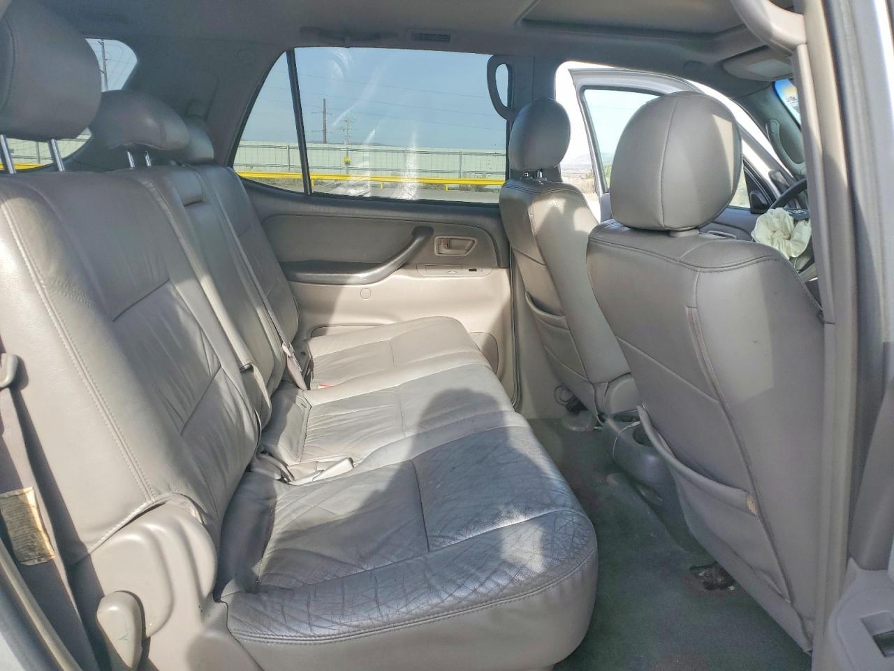 2005 TOYOTA Sequoia