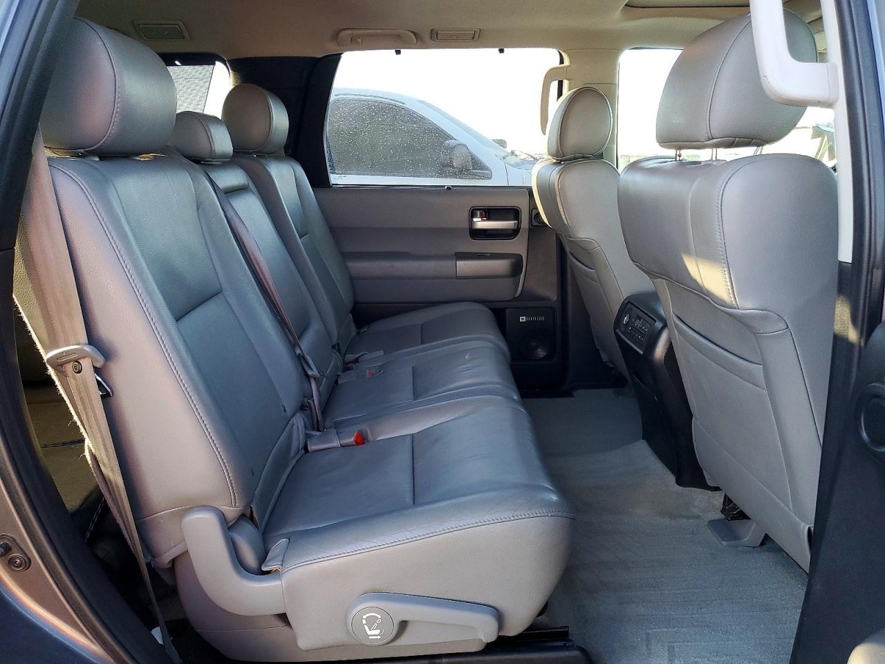 2011 TOYOTA Sequoia