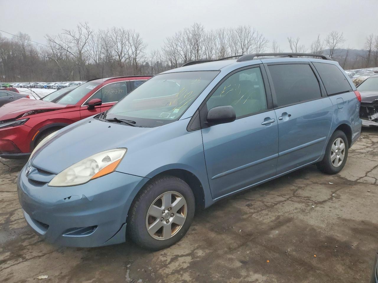 2010 TOYOTA SIENNA