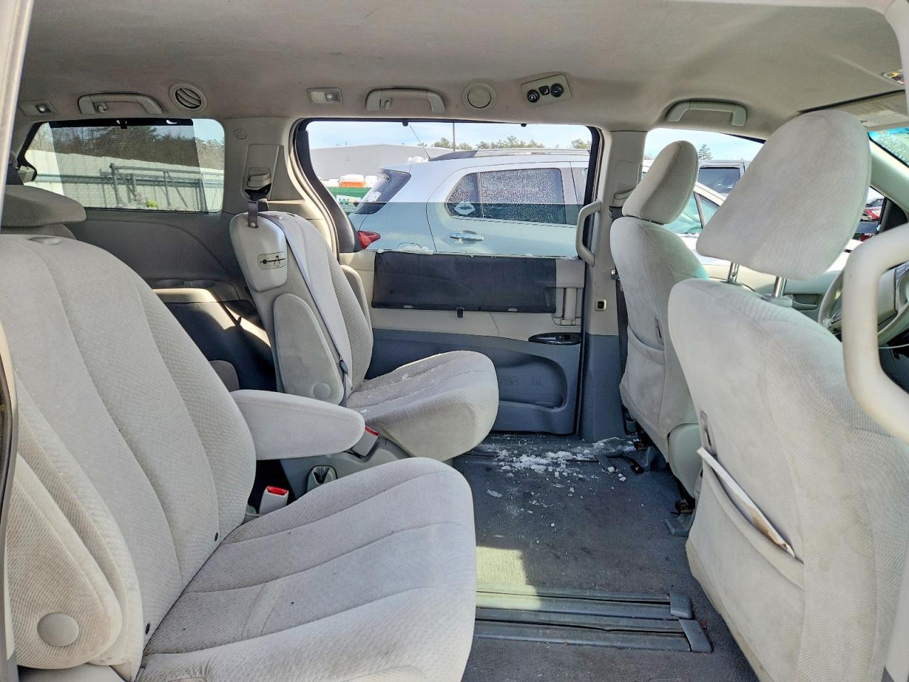 2011 TOYOTA SIENNA