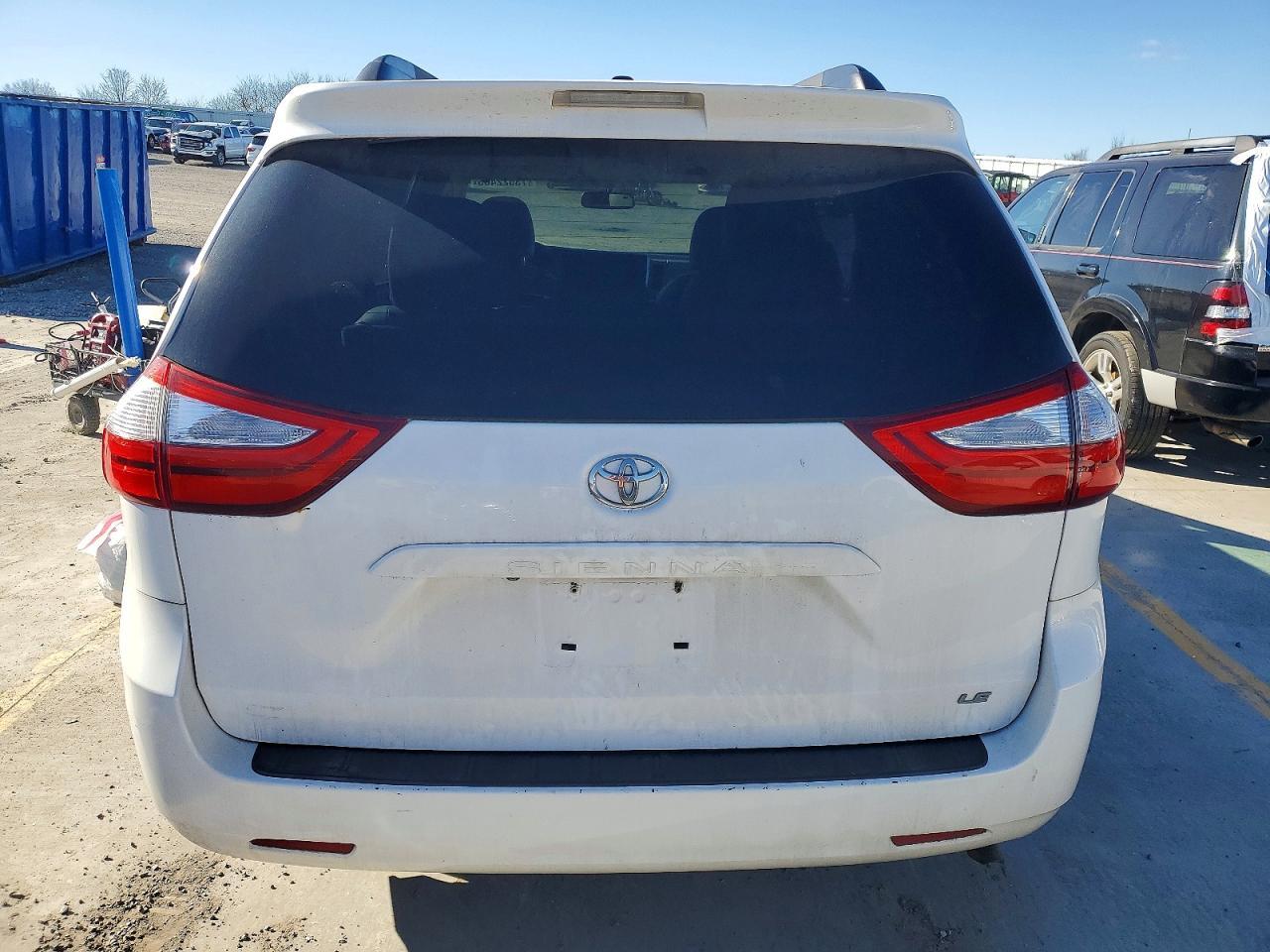 2015 TOYOTA SIENNA