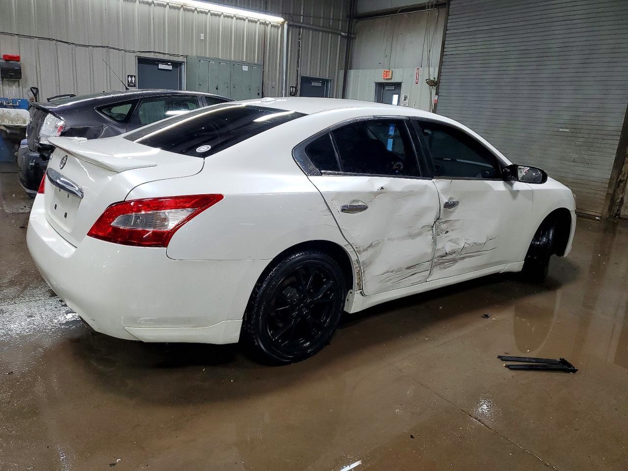 2014 NISSAN Maxima