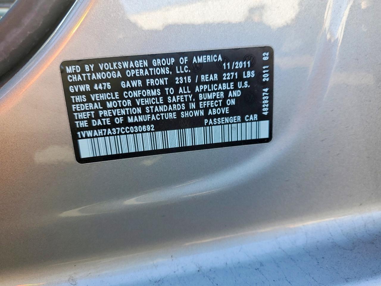 2012 VOLKSWAGEN Passat