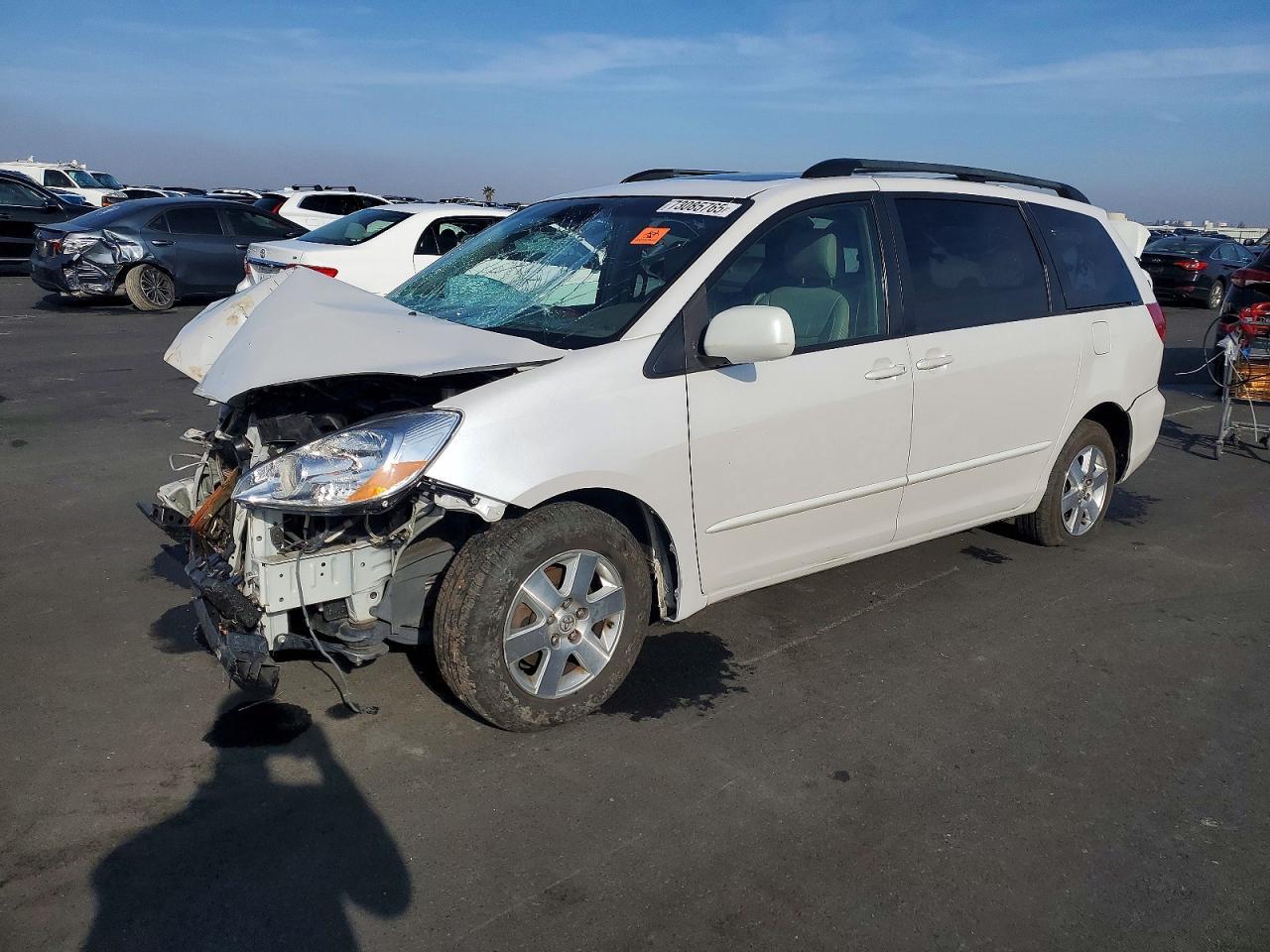 2004 TOYOTA SIENNA
