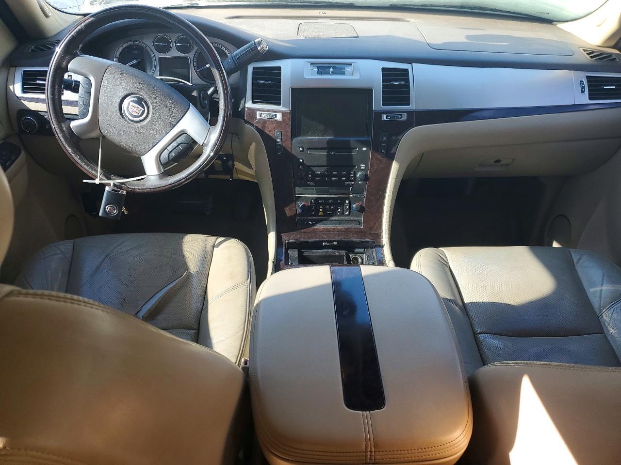 2010 CADILLAC ESCALADE
