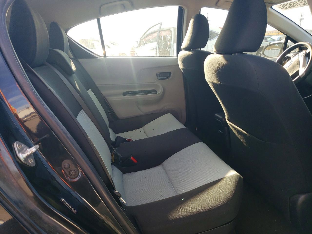 2013 TOYOTA Prius c