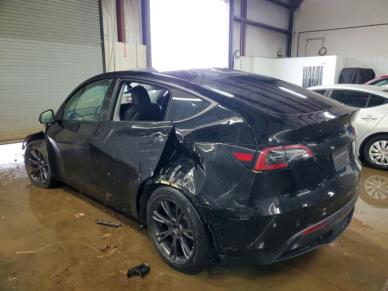 2025 TESLA MODEL Y