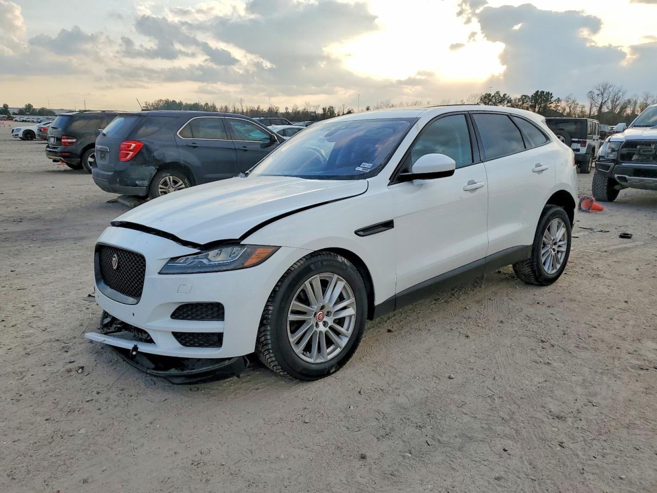2017 JAGUAR F-Pace