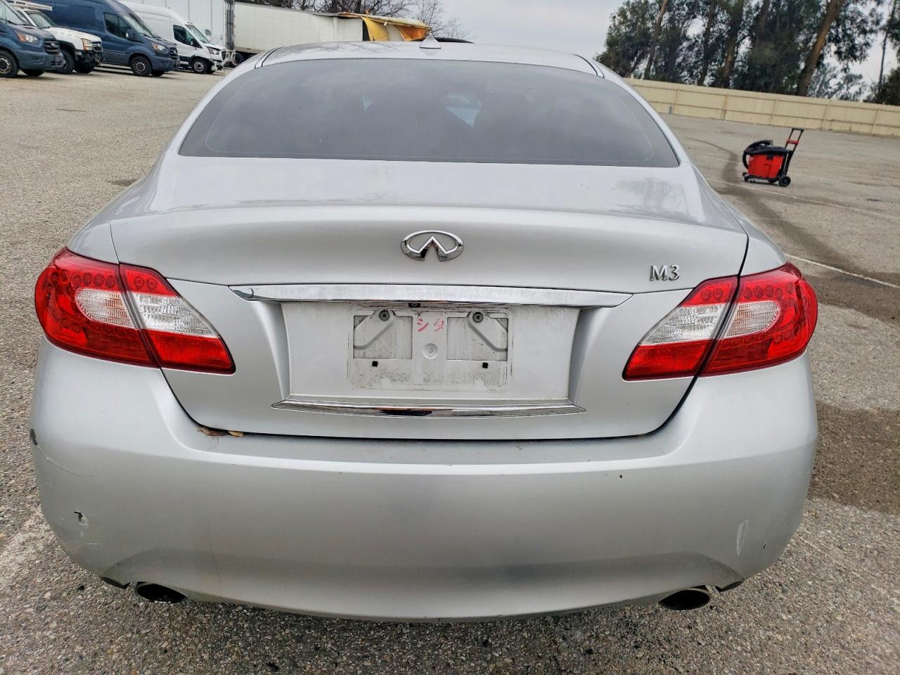 2012 INFINITI M37