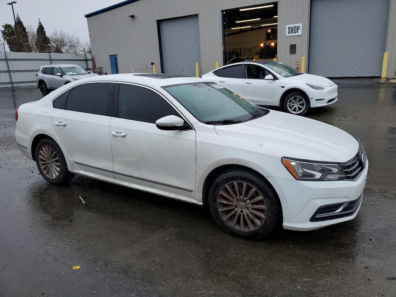 2017 VOLKSWAGEN Passat