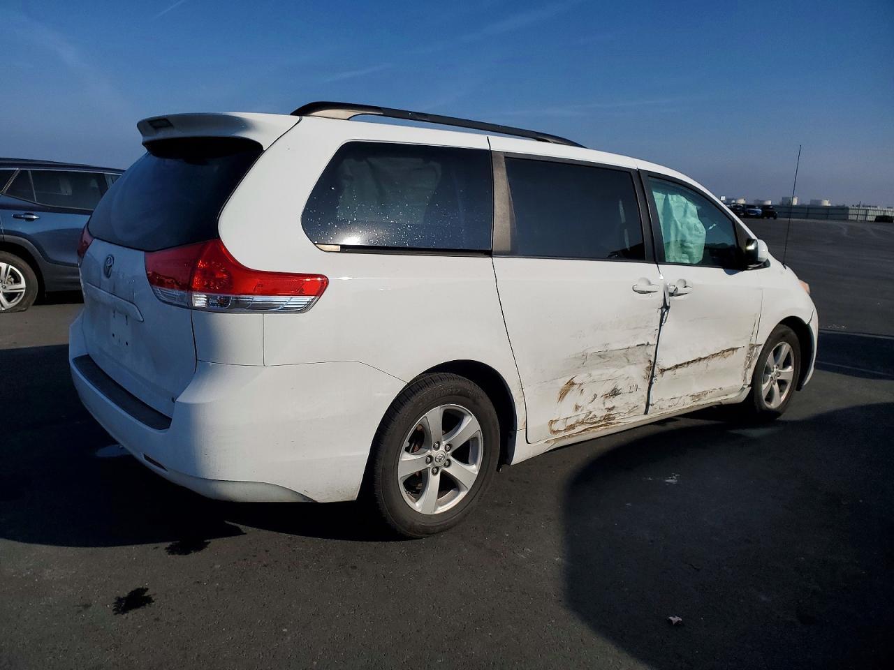 2014 TOYOTA SIENNA