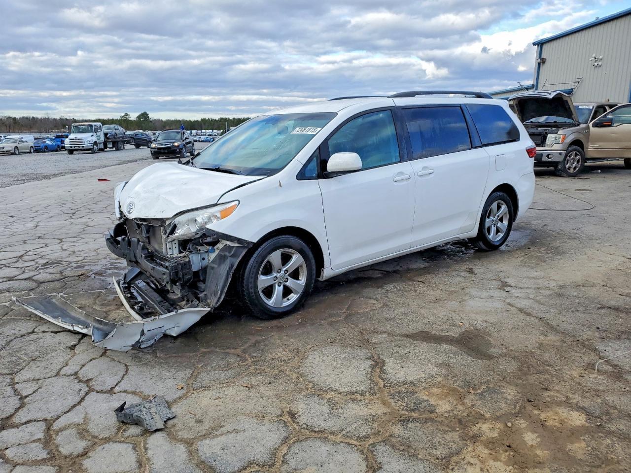 2015 TOYOTA SIENNA