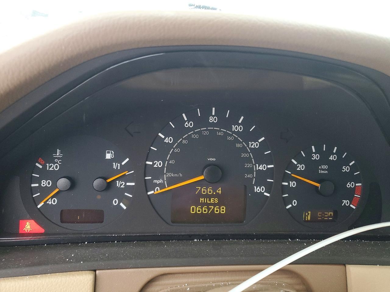 2000 MERCEDES-BENZ E-Class