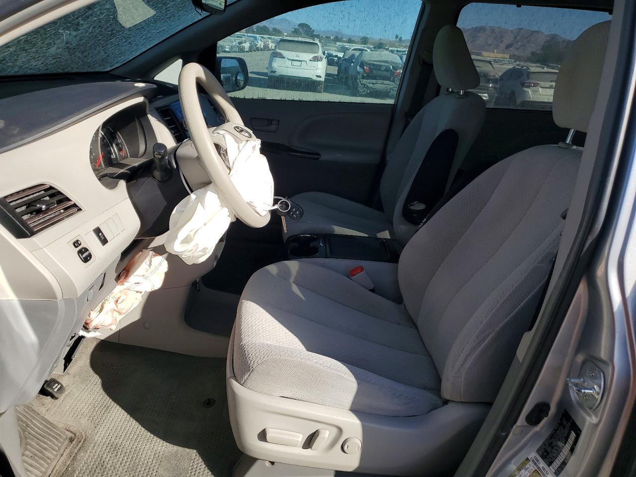 2014 TOYOTA SIENNA