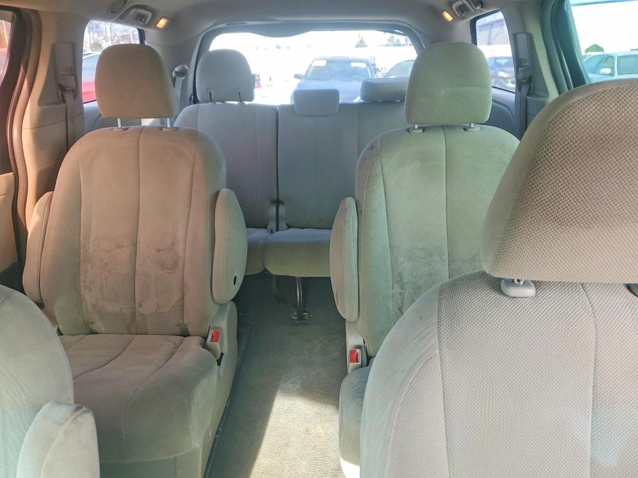 2011 TOYOTA SIENNA