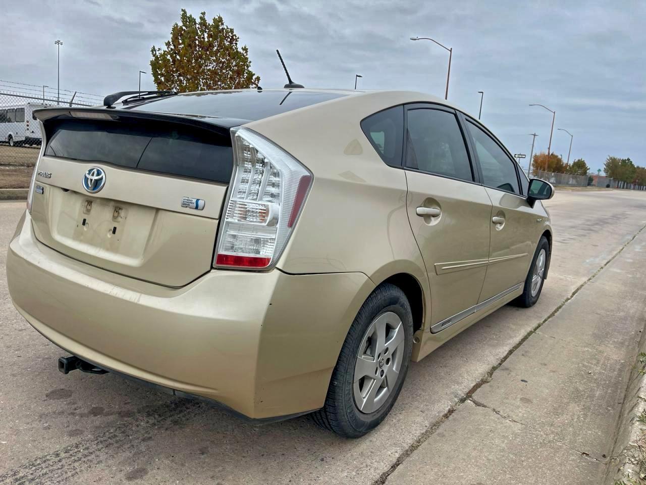2011 TOYOTA PRIUS