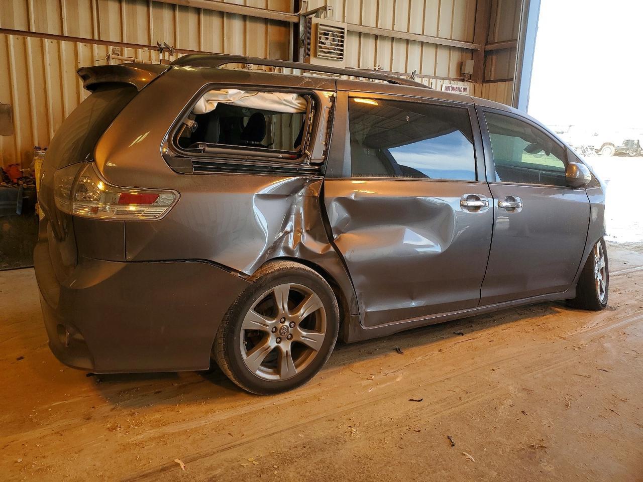 2019 TOYOTA SIENNA