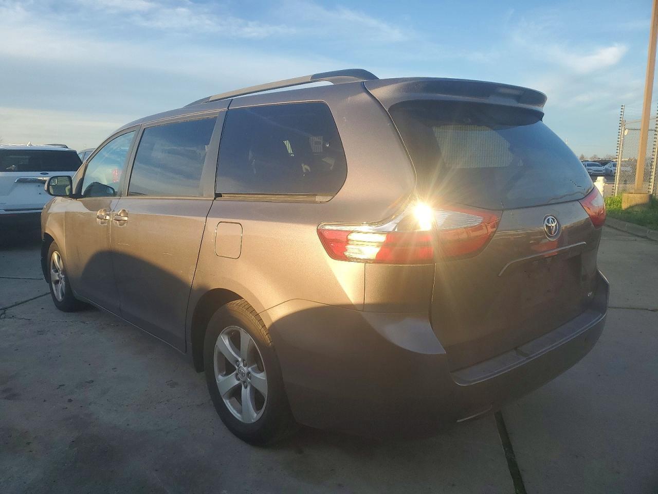 2015 TOYOTA SIENNA