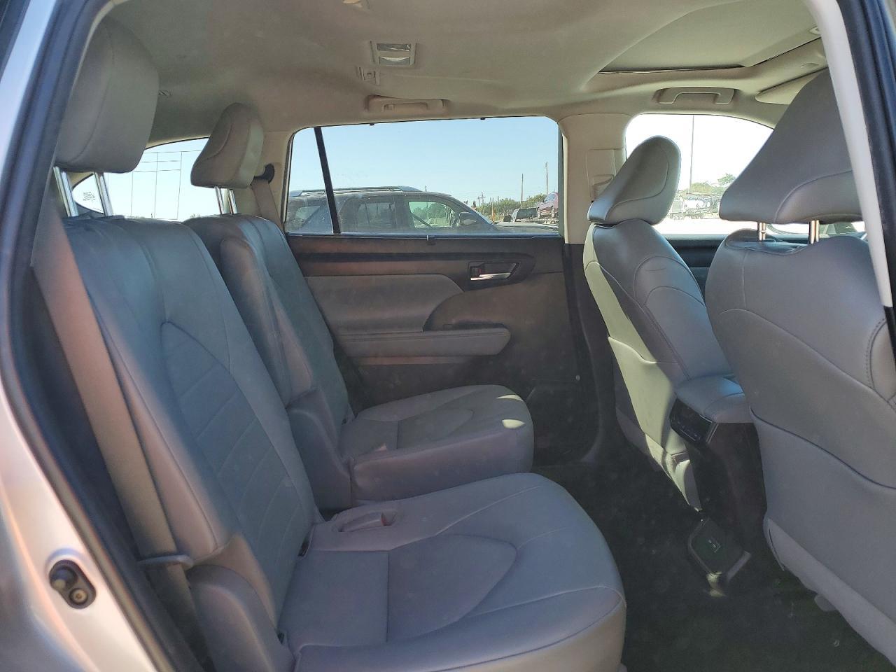 2022 TOYOTA HIGHLANDER