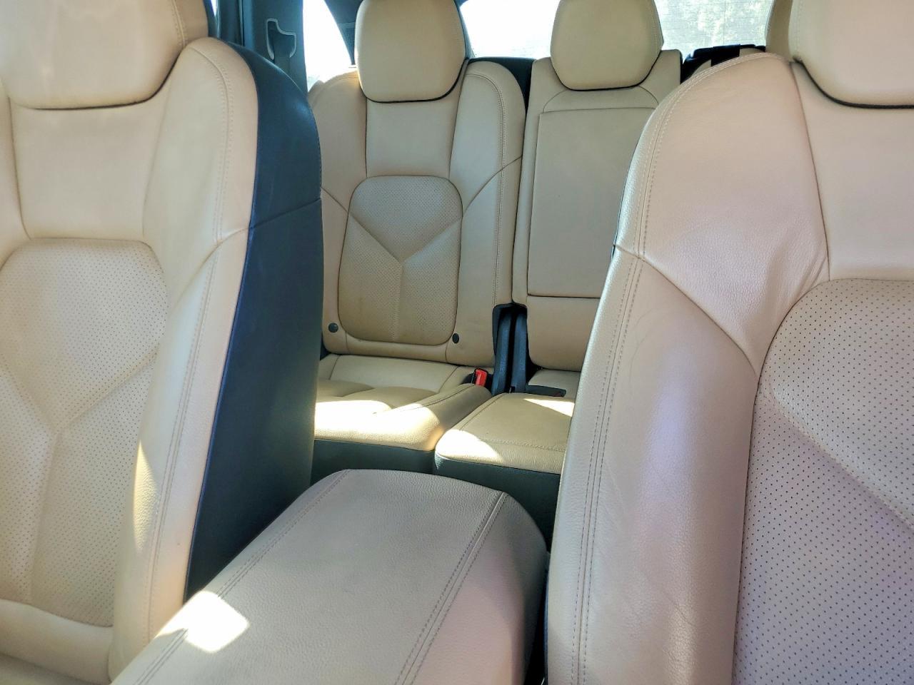 2016 PORSCHE CAYENNE