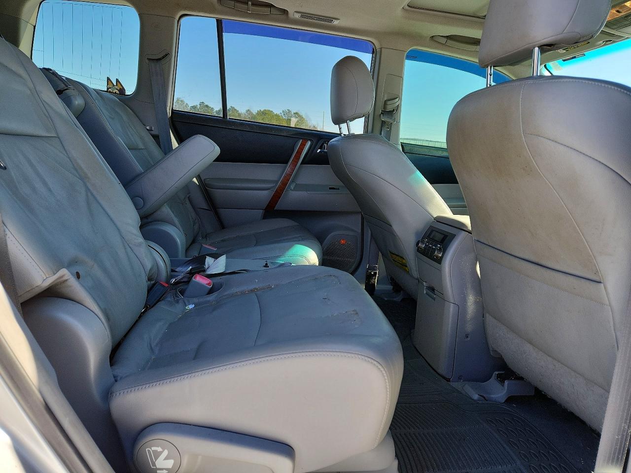 2010 TOYOTA HIGHLANDER