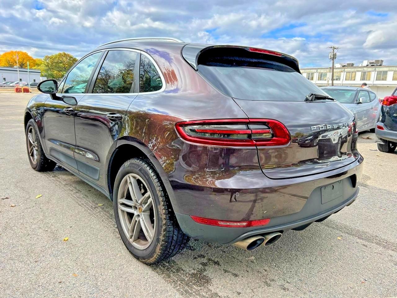 2015 PORSCHE Macan