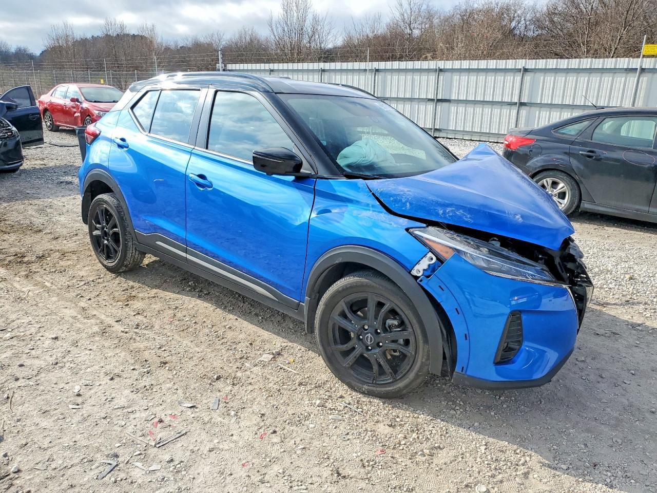 2023 NISSAN KICKS