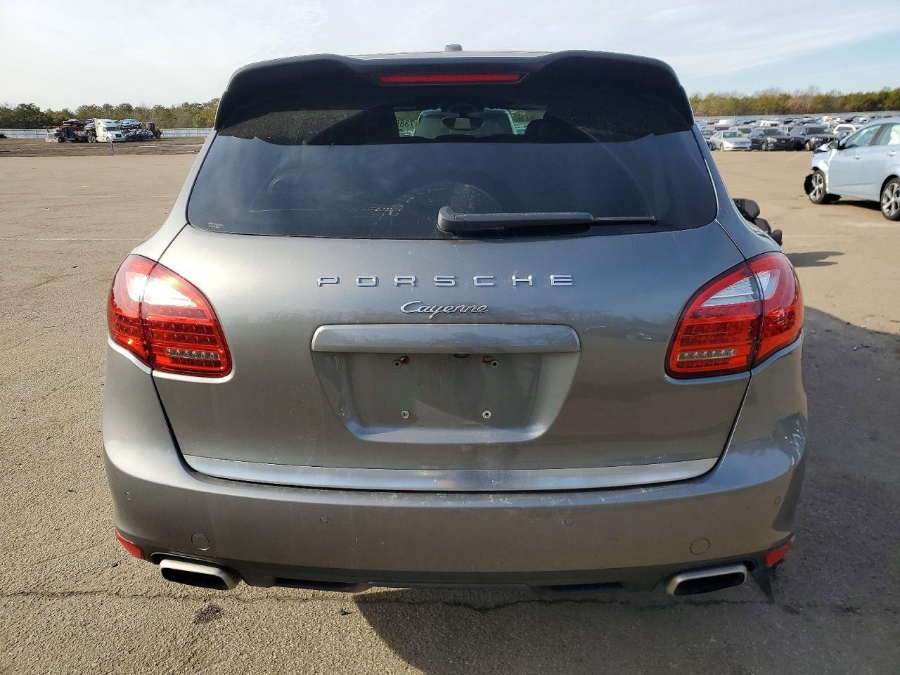 2014 PORSCHE CAYENNE
