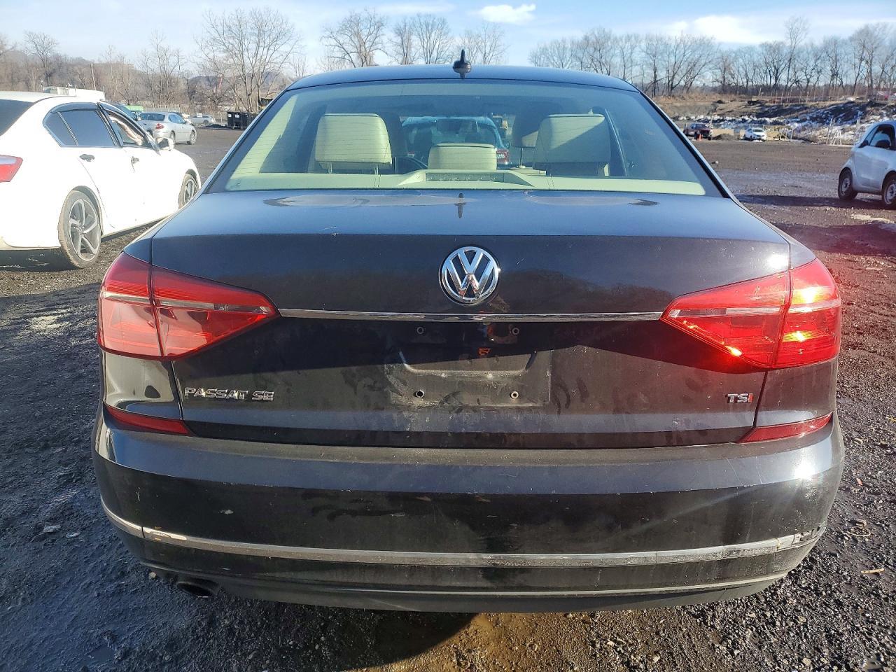 2016 VOLKSWAGEN Passat