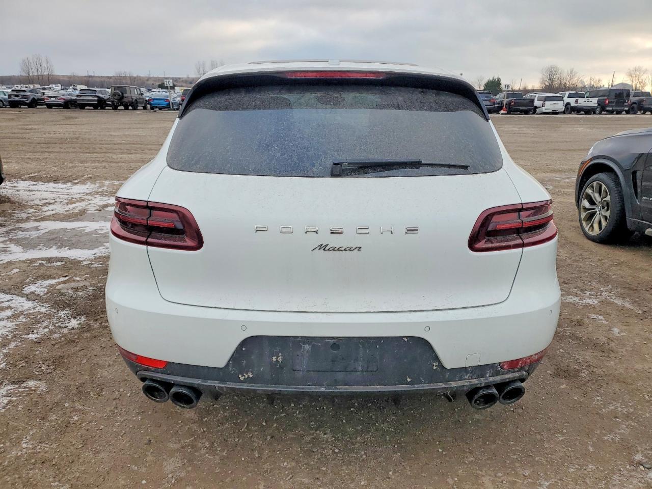 2018 PORSCHE Macan