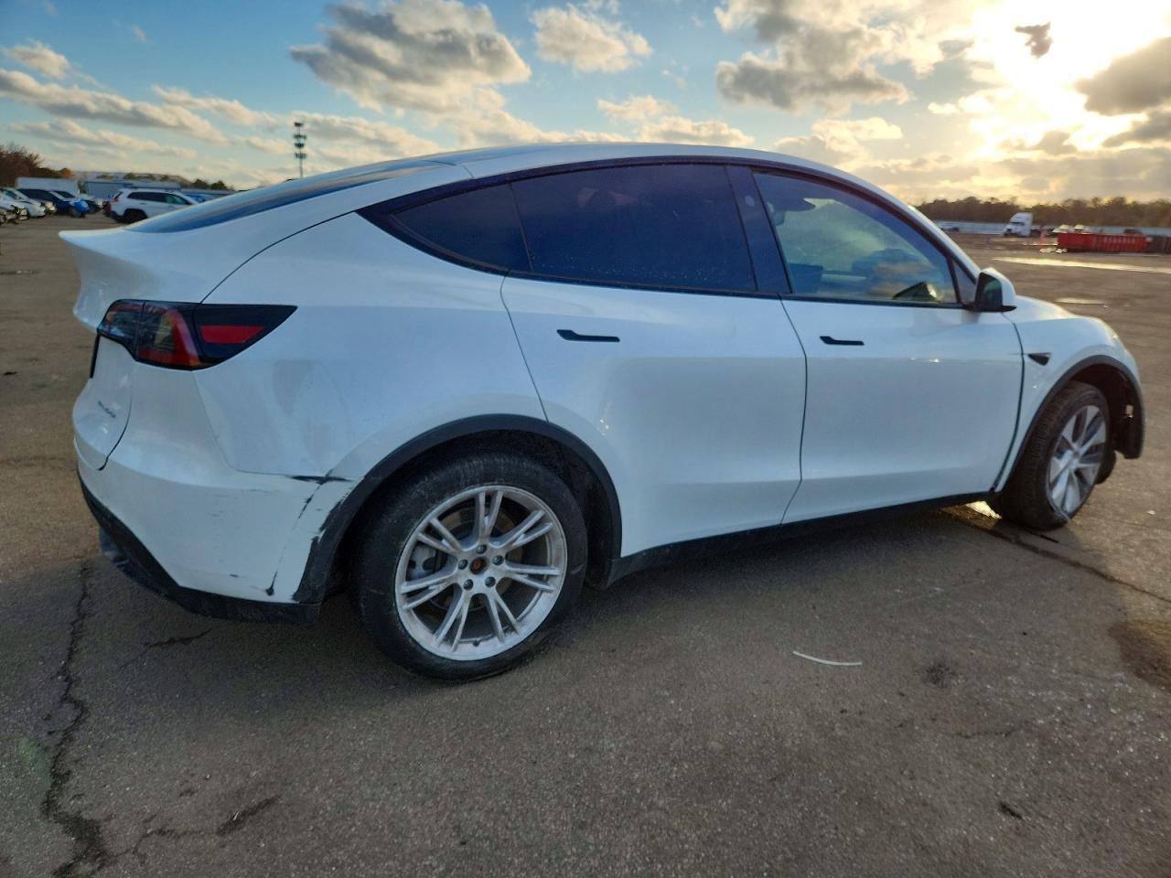 2024 TESLA MODEL Y