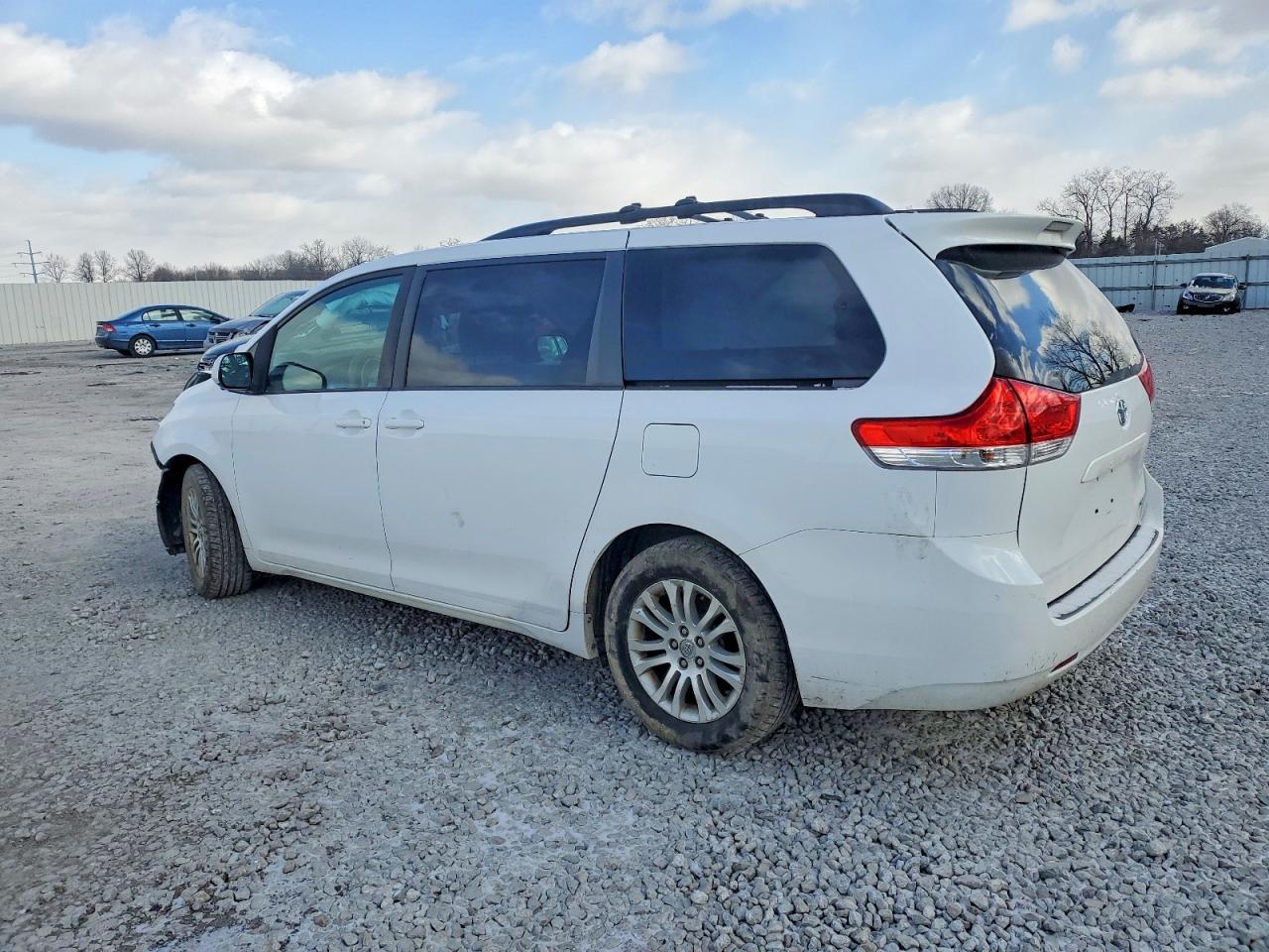 2013 TOYOTA SIENNA