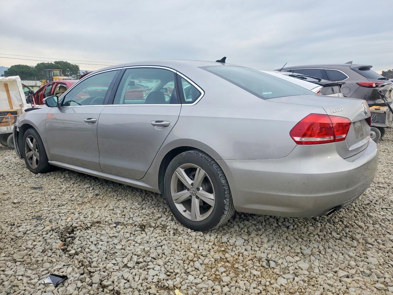 2012 VOLKSWAGEN Passat
